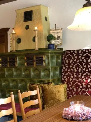 Ein Sitzbereich in der Unterkunft Hotel Wurzer