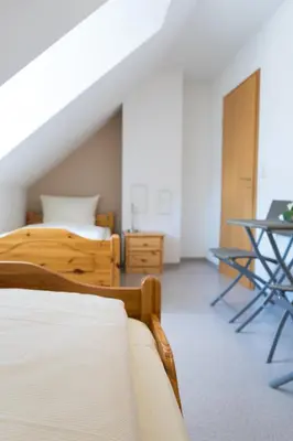 Ein Bett oder Betten in einem Zimmer der Unterkunft Ferienwohnungen Köhler