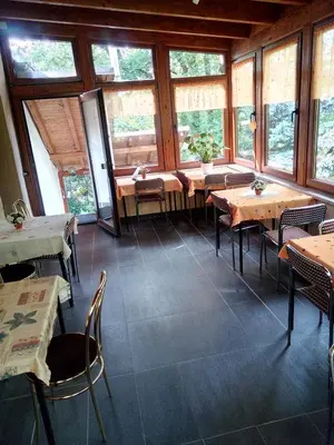 Ein Restaurant oder anderes Speiselokal in der Unterkunft Pension Fischer