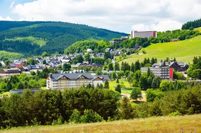 Ein allgemeiner Bergblick oder ein Berglick von des Ferienhauses aus