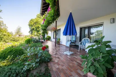 Ein Garten an der Unterkunft Ferienwohnung Sonja