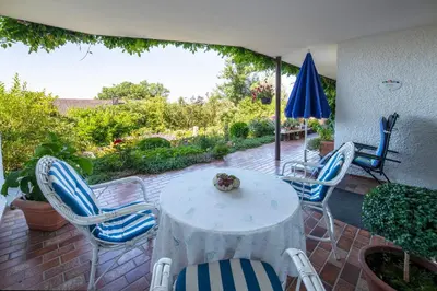 Ein Garten an der Unterkunft Ferienwohnung Sonja