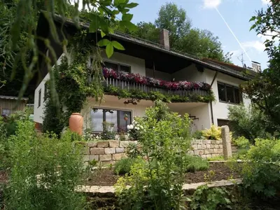 Ein Garten an der Unterkunft Ferienwohnung Sonja