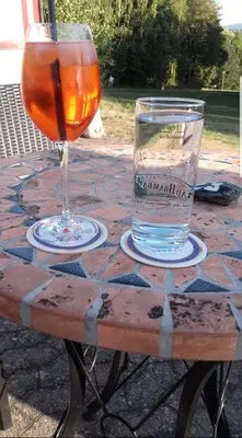 Getränke in der Unterkunft Hotel am Untreusee