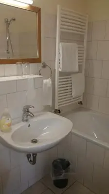 Ein Badezimmer in der Unterkunft Hotel am Untreusee