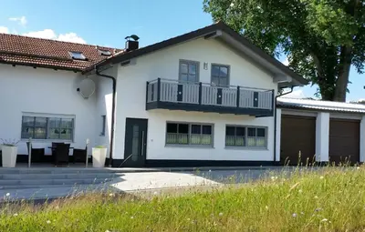 Das Gebäude in dem sich die Ferienwohnung befindet