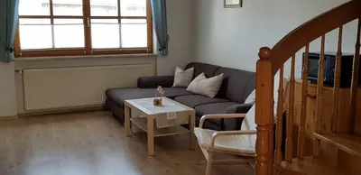 Ein Sitzbereich in der Unterkunft Ferienwohnung Spachtholz