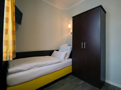 Ein Bett oder Betten in einem Zimmer der Unterkunft Altstadt-Hotel