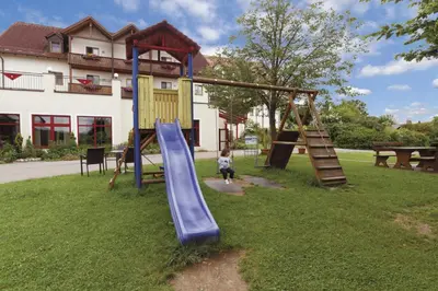 Ein Kinderspielbereich in der Unterkunft Panorama-Hotel am See