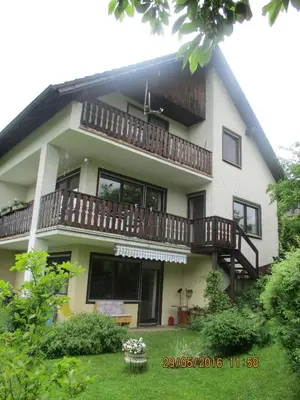 Das Gebäude in dem sich die Ferienwohnung befindet