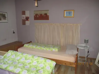 Ein Bett oder Betten in einem Zimmer der Unterkunft Ferienwohnung Troglauer