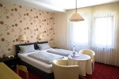 Ein Bett oder Betten in einem Zimmer der Unterkunft Haus am Kurpark Hotel Garni
