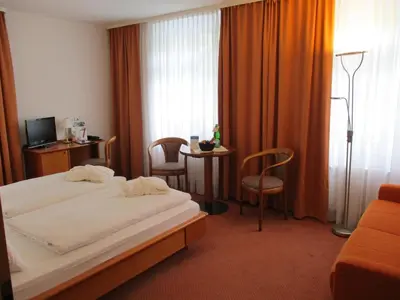 Ein Bett oder Betten in einem Zimmer der Unterkunft Vitalhotel Weisse Elster
