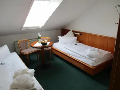 Ein Bett oder Betten in einem Zimmer der Unterkunft Vitalhotel Weisse Elster