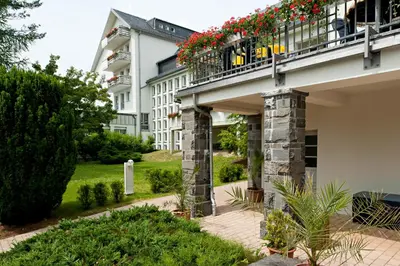 Ein Garten an der Unterkunft Vitalhotel Weisse Elster