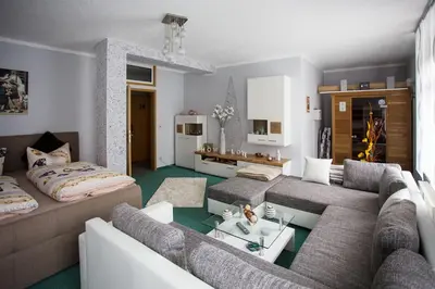 Ein Sitzbereich in der Unterkunft Gaststätte & Pension Waldquell
