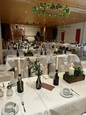 Ein Restaurant oder anderes Speiselokal in der Unterkunft Hotel Gasthof Zur Post