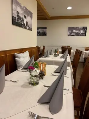 Ein Sitzbereich in der Unterkunft Hotel Gasthof Zur Post