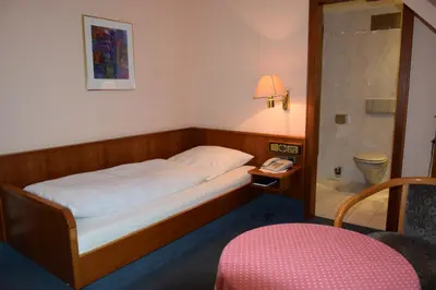 Ein Bett oder Betten in einem Zimmer der Unterkunft Hotel Grüner Baum