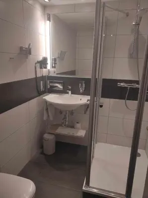 Ein Badezimmer in der Unterkunft Hotel Grüner Baum