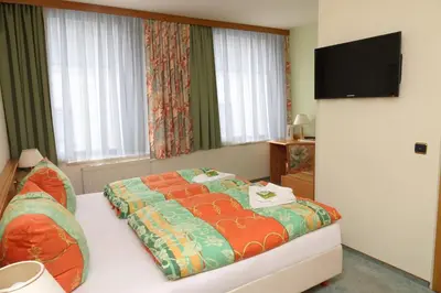 Ein Bett oder Betten in einem Zimmer der Unterkunft Hotel Zur Sonne