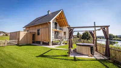 Ein Garten an der Unterkunft Urlaub am Regen – Ferienhof Dirnberger