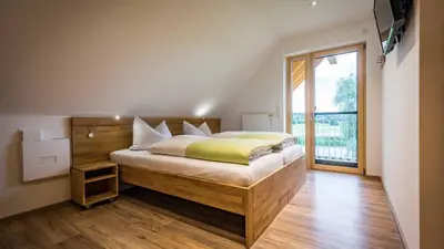 Ein Bett oder Betten in einem Zimmer der Unterkunft Urlaub am Regen – Ferienhof Dirnberger