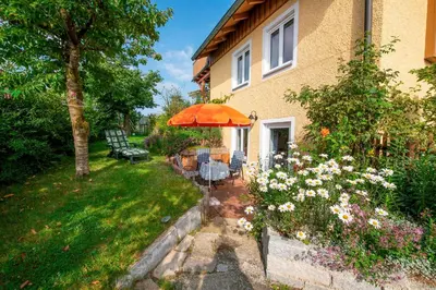 Ein Garten an der Unterkunft Ferienwohnungen Am Sonnenhang
