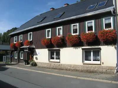 Das Gebäude in dem sich die Ferienwohnung befindet