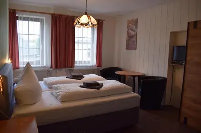 Ein Bett oder Betten in einem Zimmer der Unterkunft Landhotel 