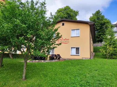 Ein Garten an der Unterkunft Pension Wernesgrün