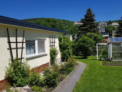 Das Gebäude in dem sich das Ferienhaus befindet