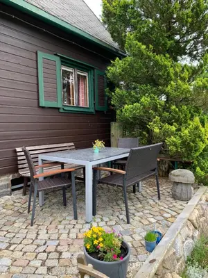 Ein Garten an der Unterkunft Berghütte Fichtelstreich