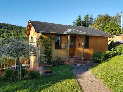 Das Gebäude in dem sich das Ferienhaus befindet