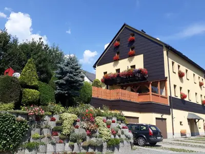 Das Gebäude in dem sich die Ferienwohnung befindet