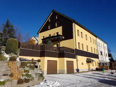 Das Gebäude in dem sich die Ferienwohnung befindet