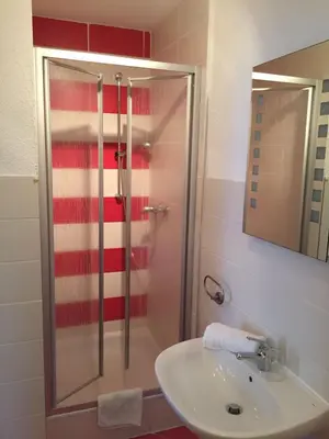 Ein Badezimmer in der Unterkunft Hotel Konditorei Cafe Dora