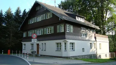 Das Gebäude in dem sich die Ferienwohnung befindet