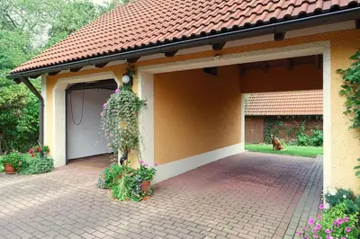 Das Gebäude in dem sich die Ferienwohnung befindet