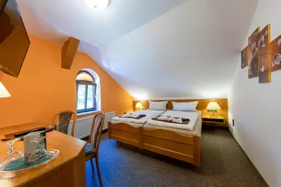 Ein Bett oder Betten in einem Zimmer der Unterkunft Hotel zur Post