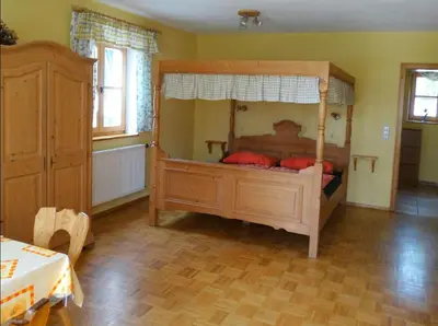 Ein Bett oder Betten in einem Zimmer der Unterkunft Schwarz-Hof