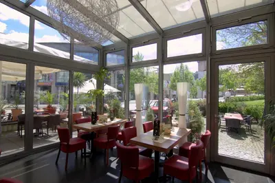 Ein Restaurant oder anderes Speiselokal in der Unterkunft City-Hotel