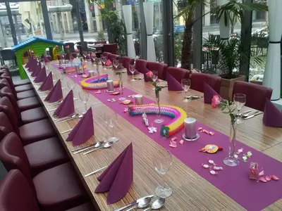 Ein Restaurant oder anderes Speiselokal in der Unterkunft City-Hotel