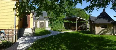 Das Gebäude in dem sich die Ferienwohnung befindet
