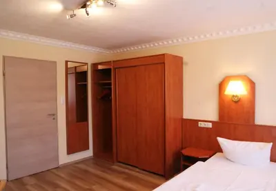 Ein Bett oder Betten in einem Zimmer der Unterkunft Gaststätte Schwenksaal