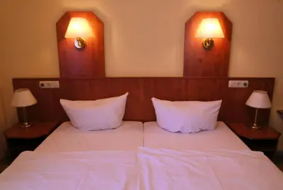 Ein Bett oder Betten in einem Zimmer der Unterkunft Gaststätte Schwenksaal