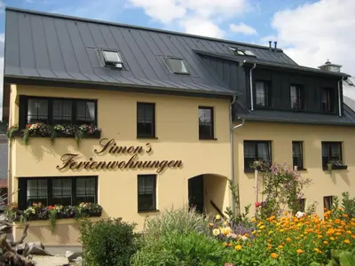 Das Gebäude in dem sich die Ferienwohnung befindet