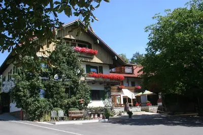 Das Gebäude in dem sich das Gasthaus befindet