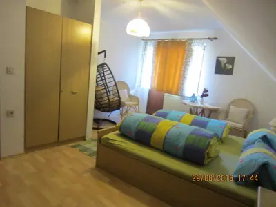 Ein Sitzbereich in der Unterkunft Pension-Puttlachtal