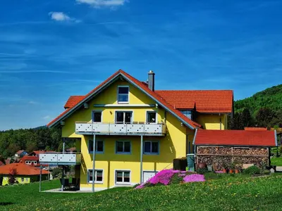Das Gebäude in dem sich die Ferienwohnung befindet